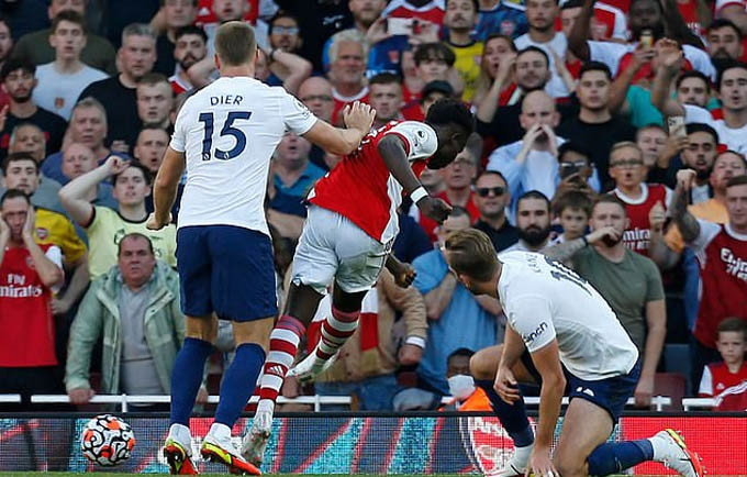 Kane chơi quá tệ ở trận Arsenal vs Tottenham