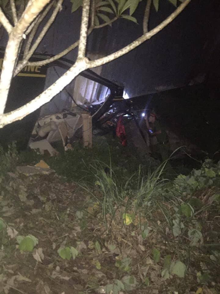 Xe 16 chỗ biển số Khánh Hòa bị xe container đè bẹp, đã có 2 người chết  - Ảnh 2.