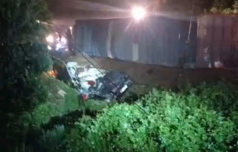 Xe 16 chỗ biển số Khánh Hòa bị xe container đè bẹp, đã có 2 người chết  - Ảnh 7.