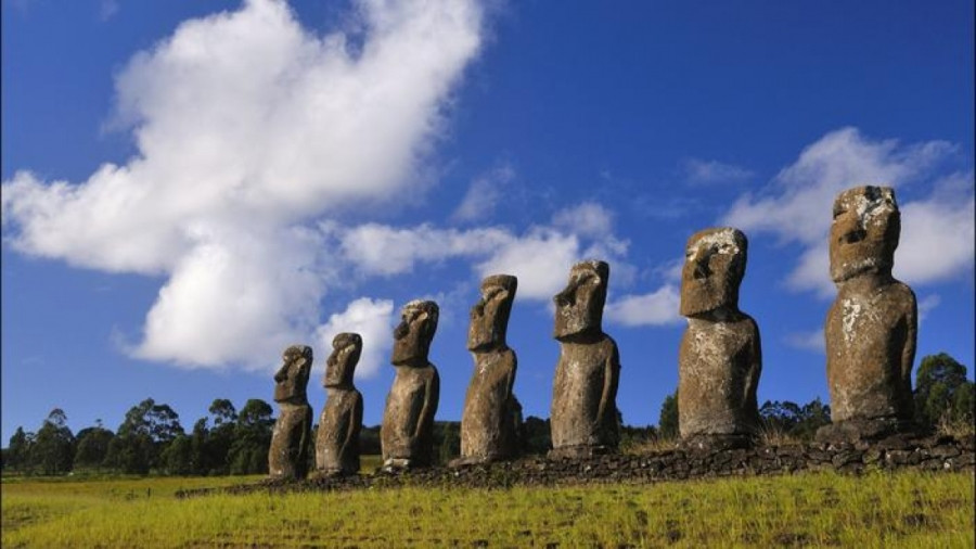 Những bức tượng nổi tiếng trên đảo Phục Sinh. Nguồn: Eric Martin/Le Figaro Magazine