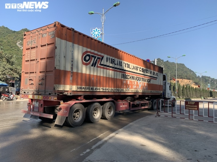 Hàng nghìn container hàng hóa ùn tắc ở cửa khẩu Lạng Sơn, tài xế vạ vật chờ đợi - 5