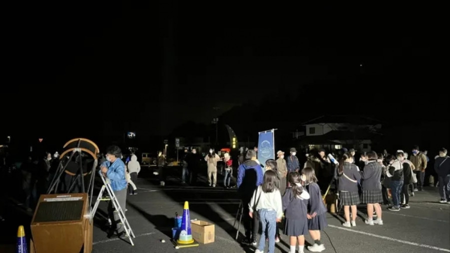 Du khách tham gia một sự kiện thiên văn học ở Bisei hồi tháng 11/2021. (Ảnh: Thành phố Ibara)
