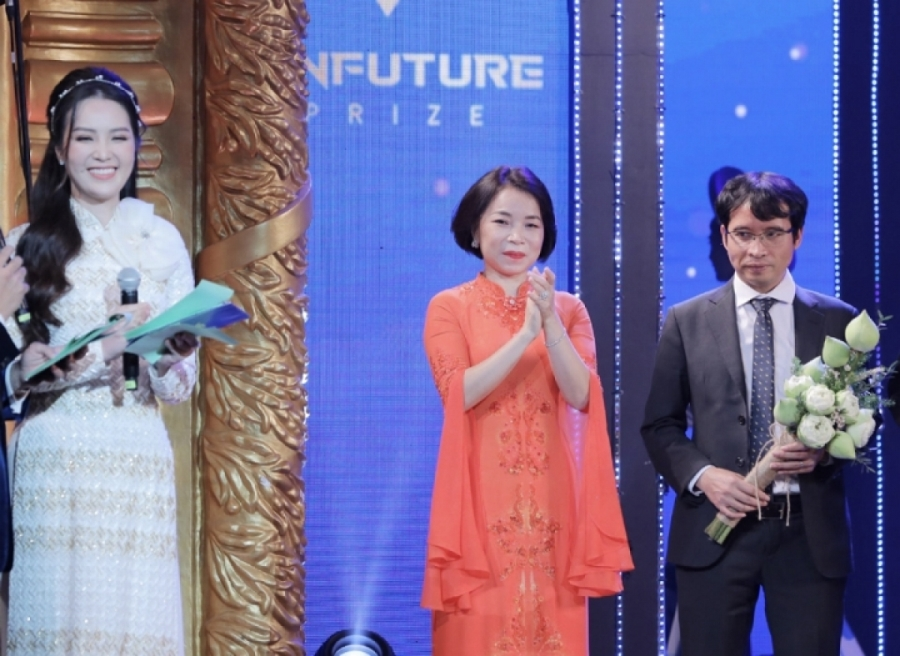 Bà Phạm Thu Hương cùng tỷ phú Phạm Nhật Vượng thành lập Quỹ VinFuture. (Ảnh chụp màn hình)