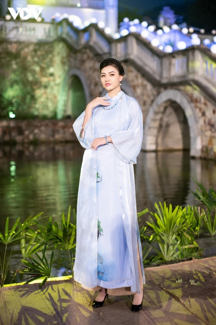 NSND Lan Hương 'Em bé Hà Nội' làm mẫu áo dài cho Hoa hậu Ngọc Hân - 8