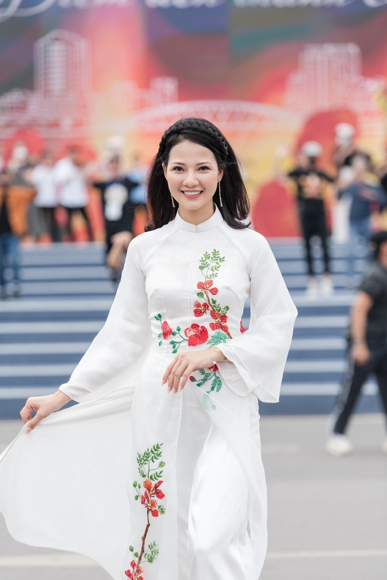 Hoa hậu Trần Thị Quỳnh tái xuất sau thời gian dài vắng bóng - 2