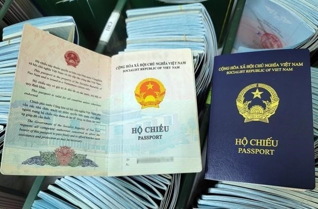 Bộ Công an tiếp tục cấp hộ chiếu phổ thông mẫu mới cho công dân - 1