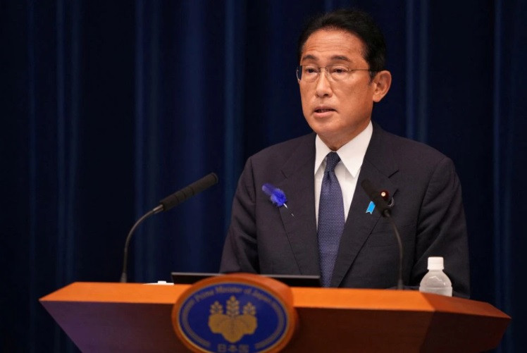日本は信頼を回復するために政府を改造する
