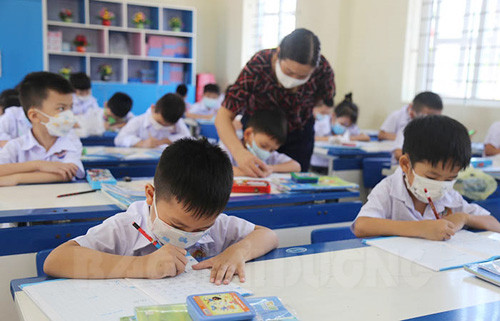 Học sách giáo khoa lớp 1 mới, học sinh tự tin hơn - BaoHaiDuong